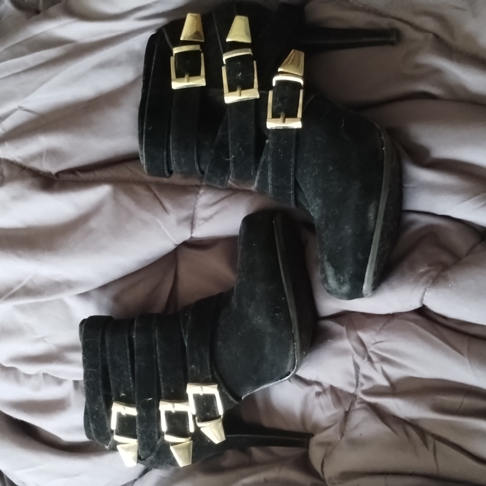 Black ankle heel boot